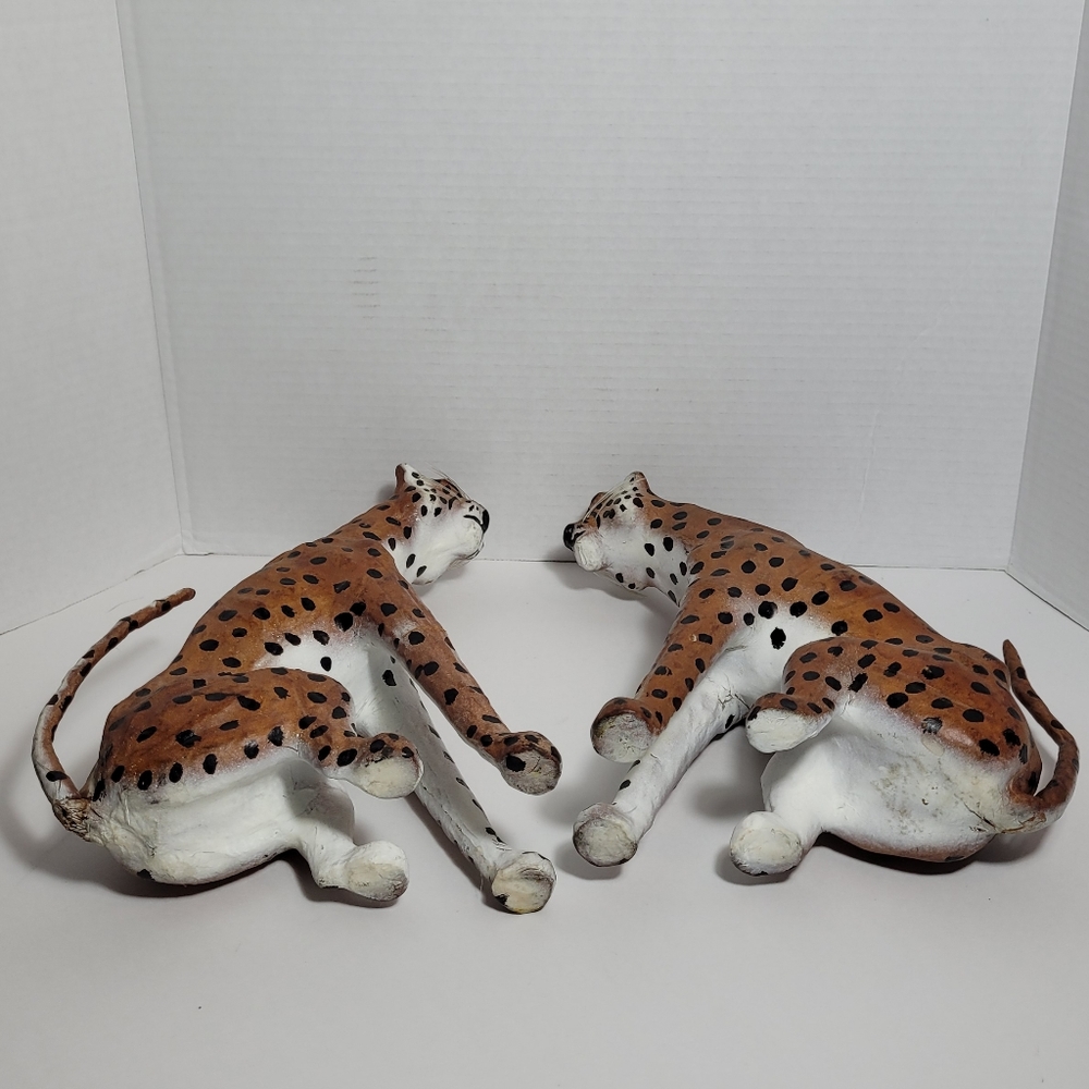 Pair of Regal Cheetah Statues RARE repaired - Picture 7 of 14
